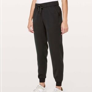 Lululemon On The Fly Jogger - Black (previous version of the Stretch High Rise)